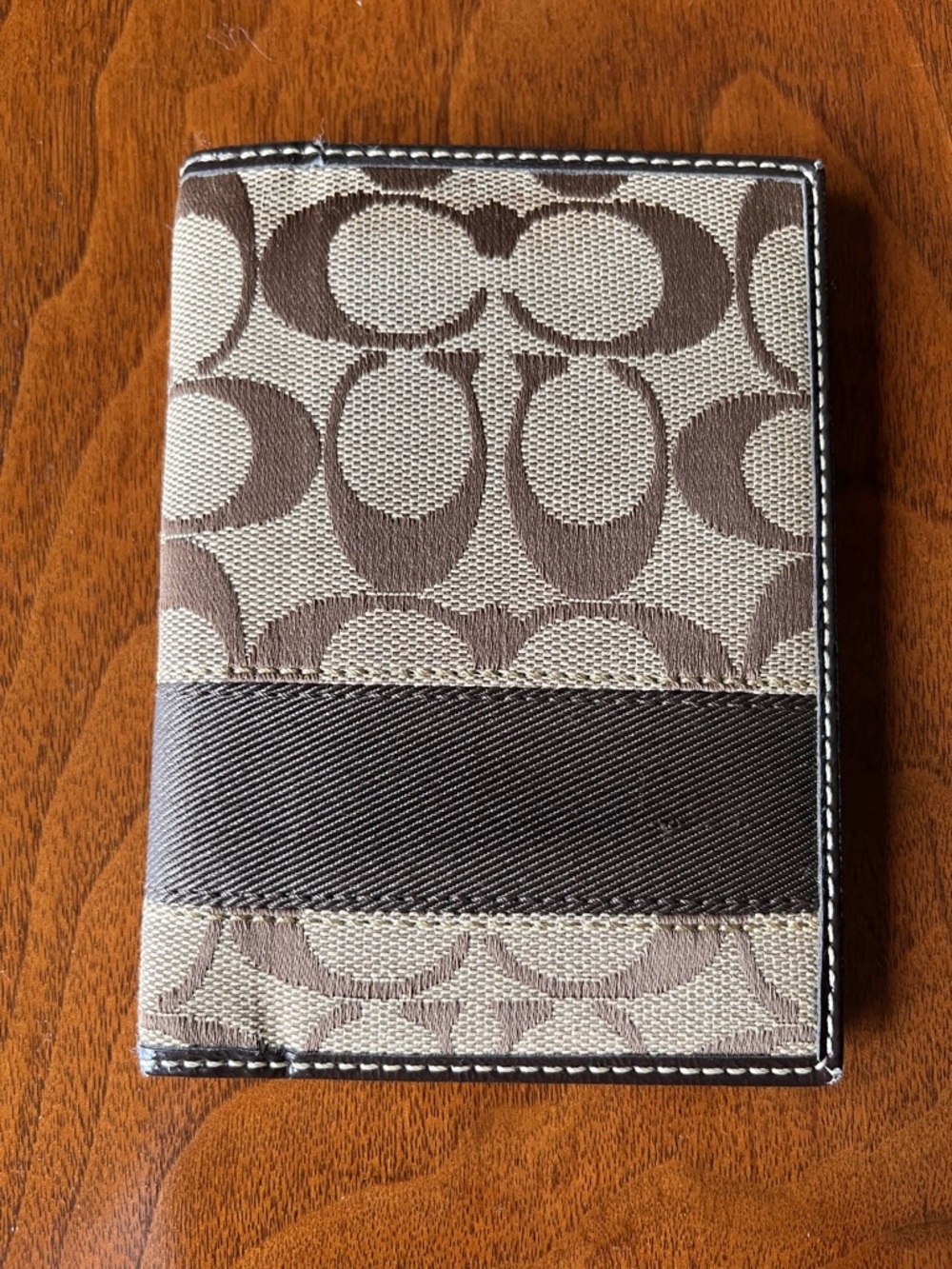 Coach Passport Case in Tan/Khaki signature canvas/black interior! Travel Style! - Picture 4 of 8